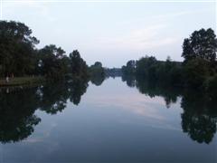 Ruhig daliegender Fluss